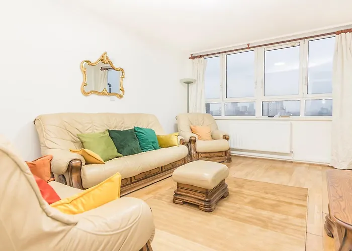 Spacious Two Bed Apartment With Glorious Views Of Prime London