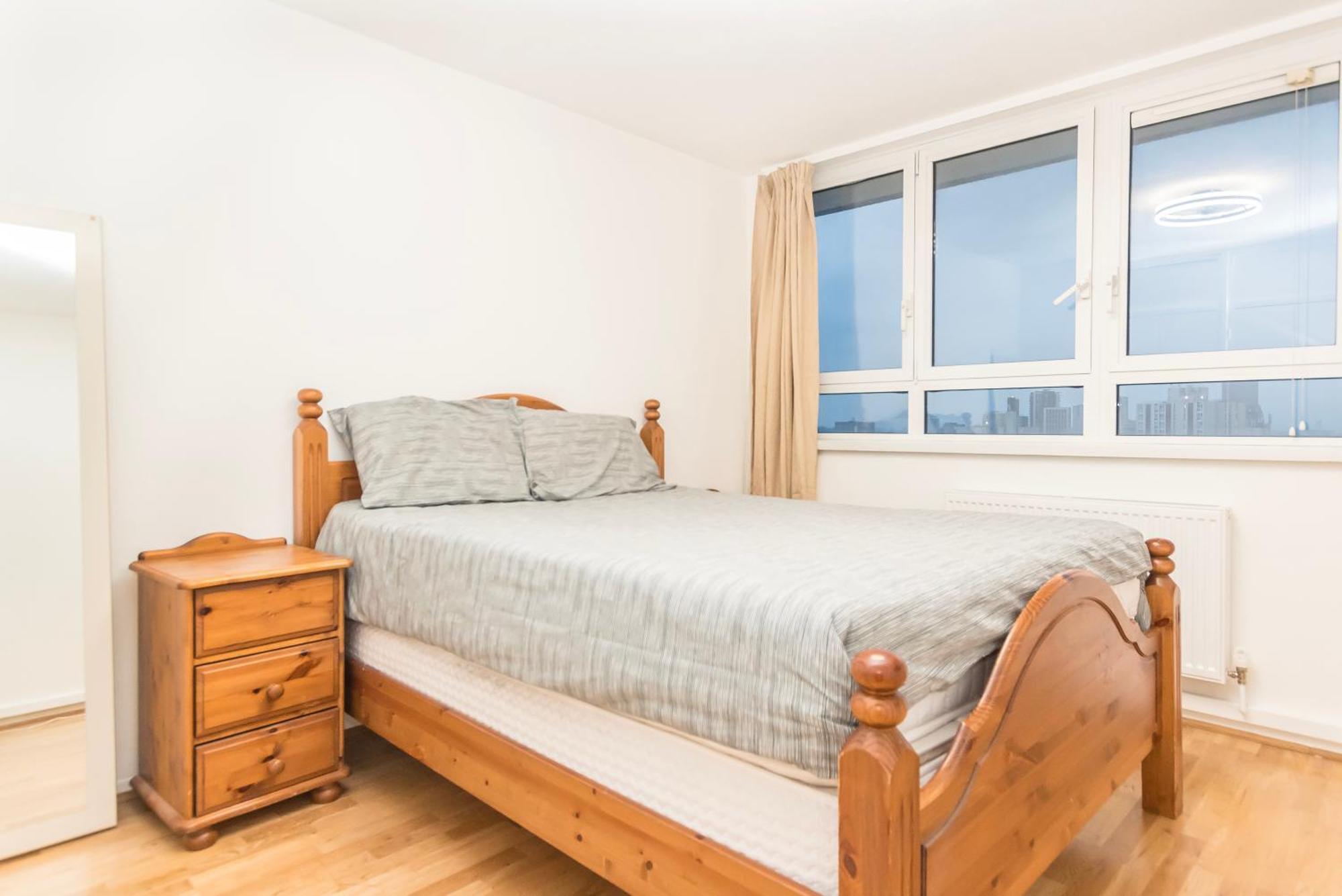 Spacious Two Bed With Glorious Views Of Prime * London